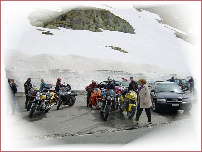 Auf dem Flualapass im Schnee_g 